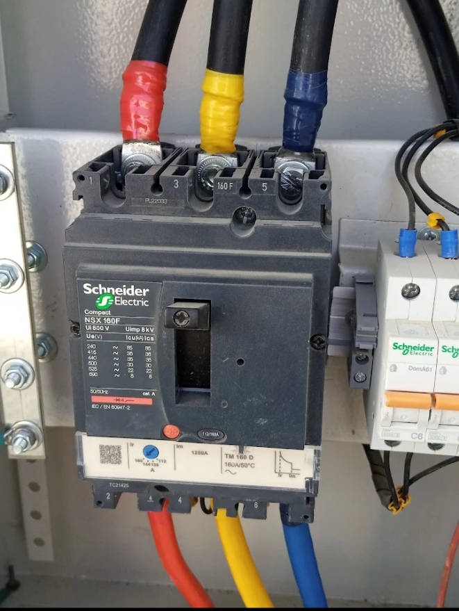Schneider Breaker Setup